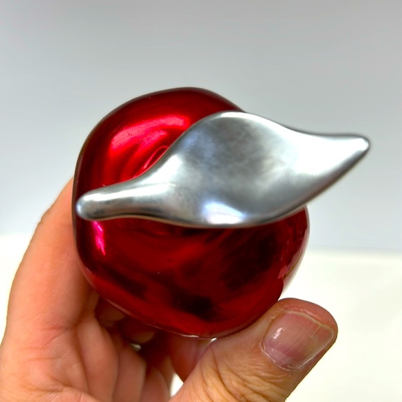 Vintage aluminum red apple paperweight - Picture 2 of 5